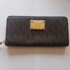 Michael Kors Continental Wallet
